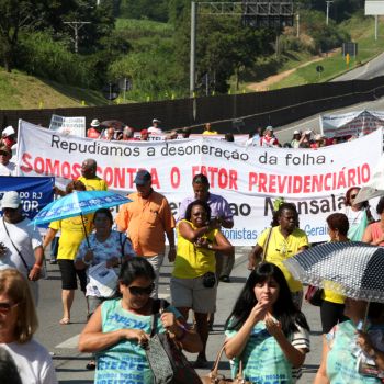 Manifestantes ocuparam Via Dutra (foto: Tanda Melo)
