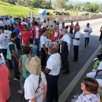 Manifestantes ocuparam Via Dutra (foto: Tanda Melo)