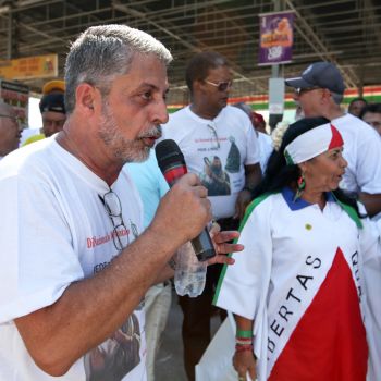Robson, da federação de Minas, fala ao microfone (foto: Tanda Melo)