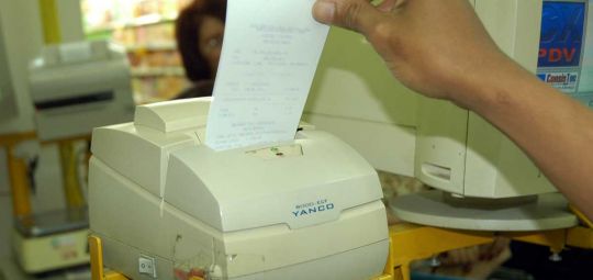 Brasileiro precisa trabalhar cinco meses por ano só para pagar impostos