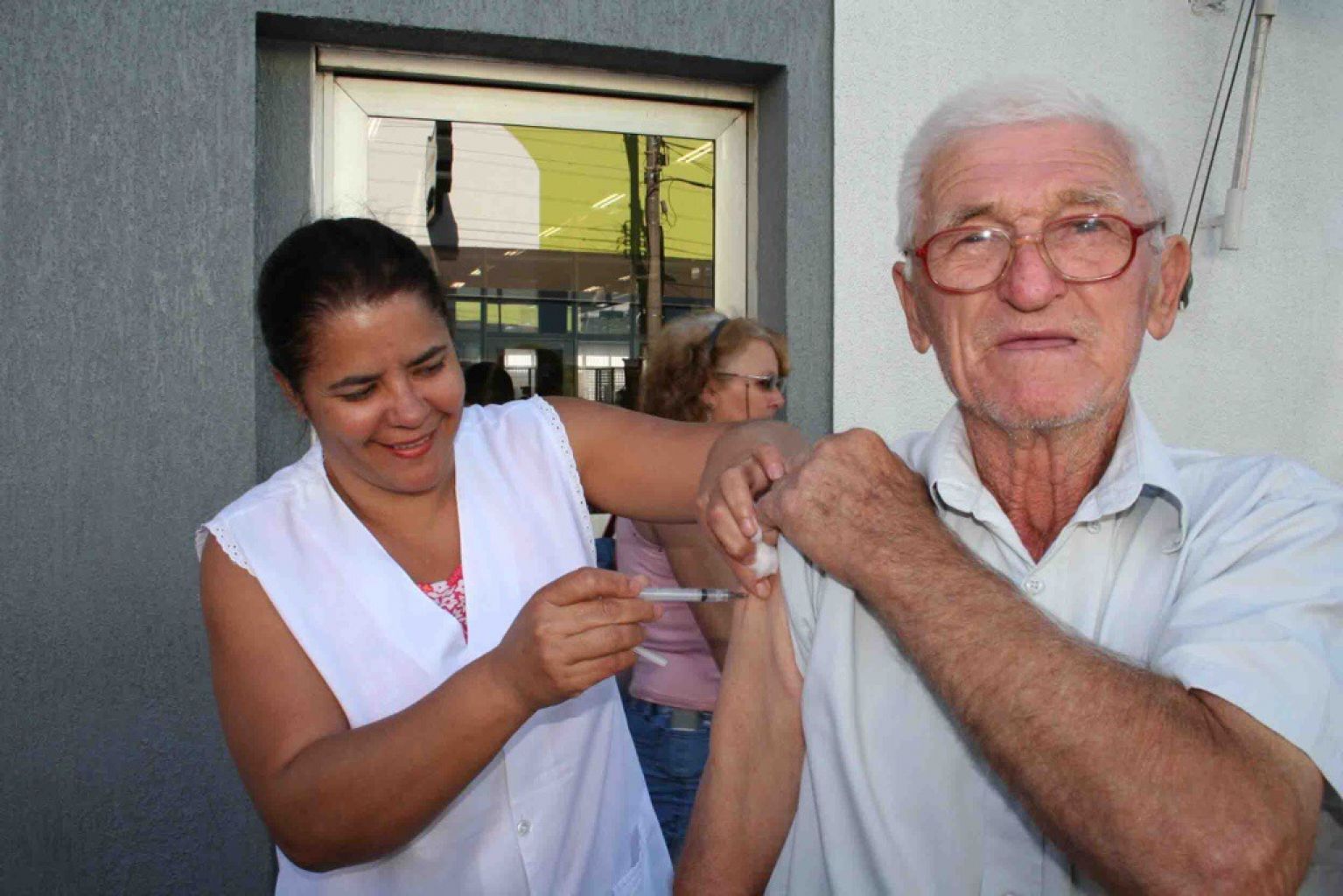 Idosos fazem parte do público-alvo da campanha de vacinação contra a gripe