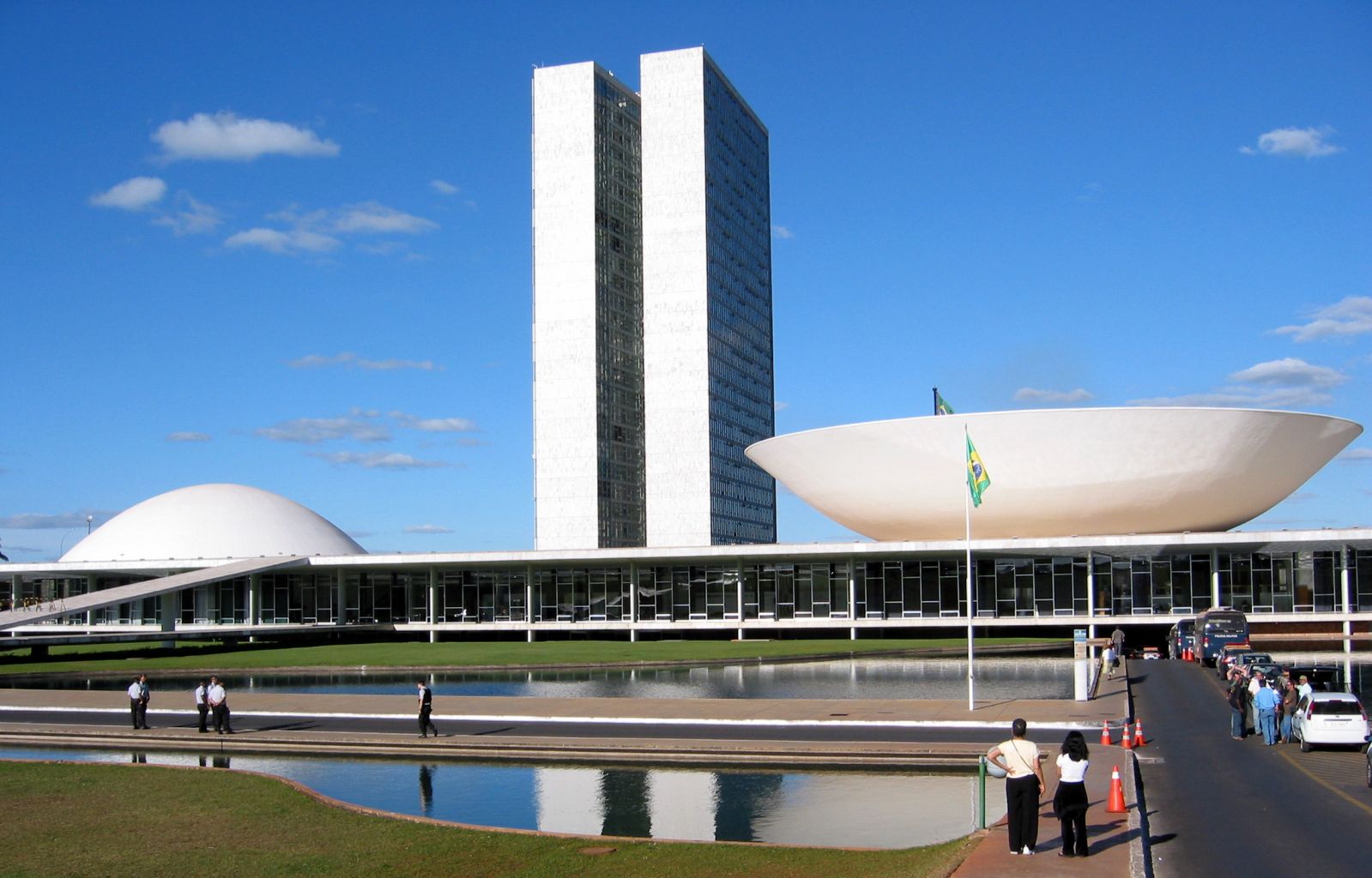 Aposentados de todo o país pressionam deputados federais em Brasília
