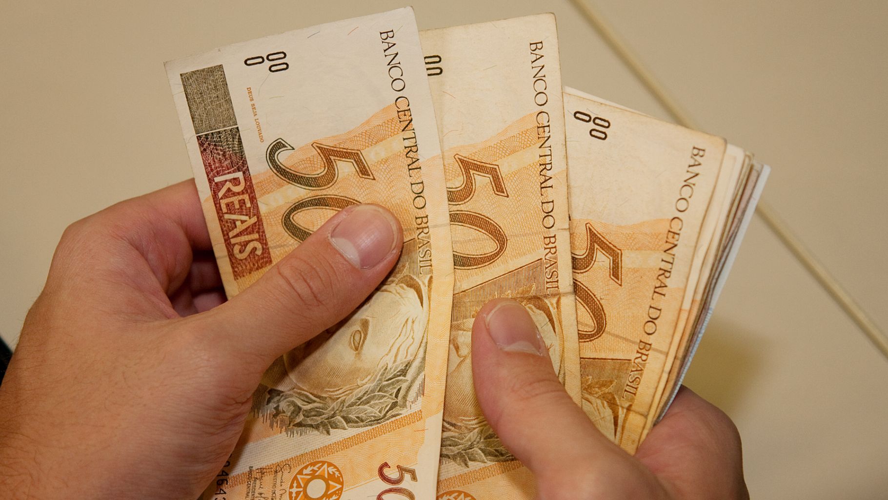Salário mínimo em abril deveria ser de R$ 3.019,07