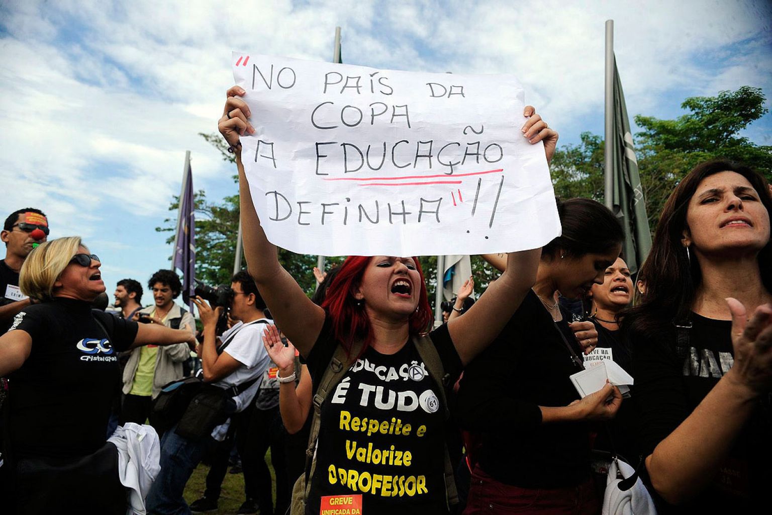 Protesto de professores marca saída da seleção brasileira
