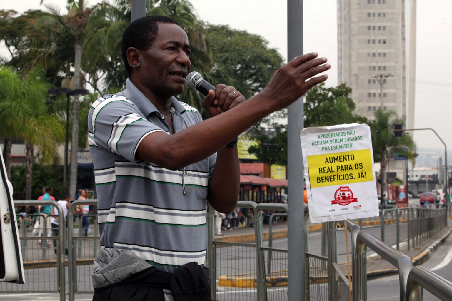Aposentados reivindicam aumento nos benefícios