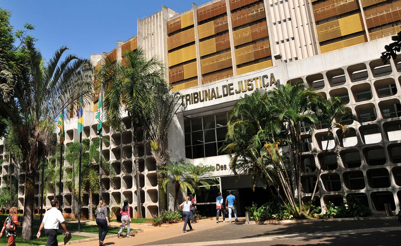 Justiça garante desaposentadoria a servidora pública