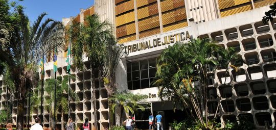 Justiça garante desaposentadoria a servidora pública
