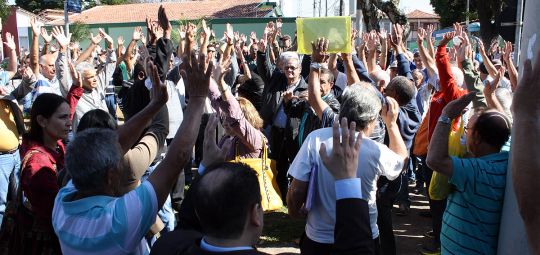 Com presença de 500 aposentados, assembleia aprova entrada de processo sobre PIS
