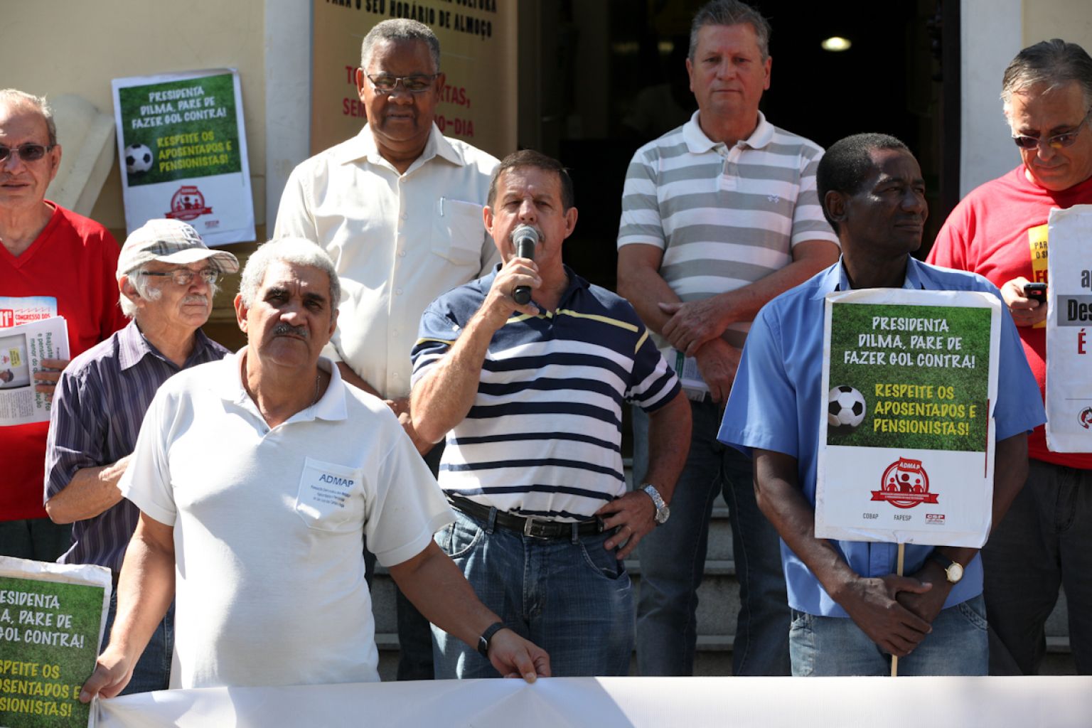 Aposentados e pensionistas fazem protestos nas cidades da região