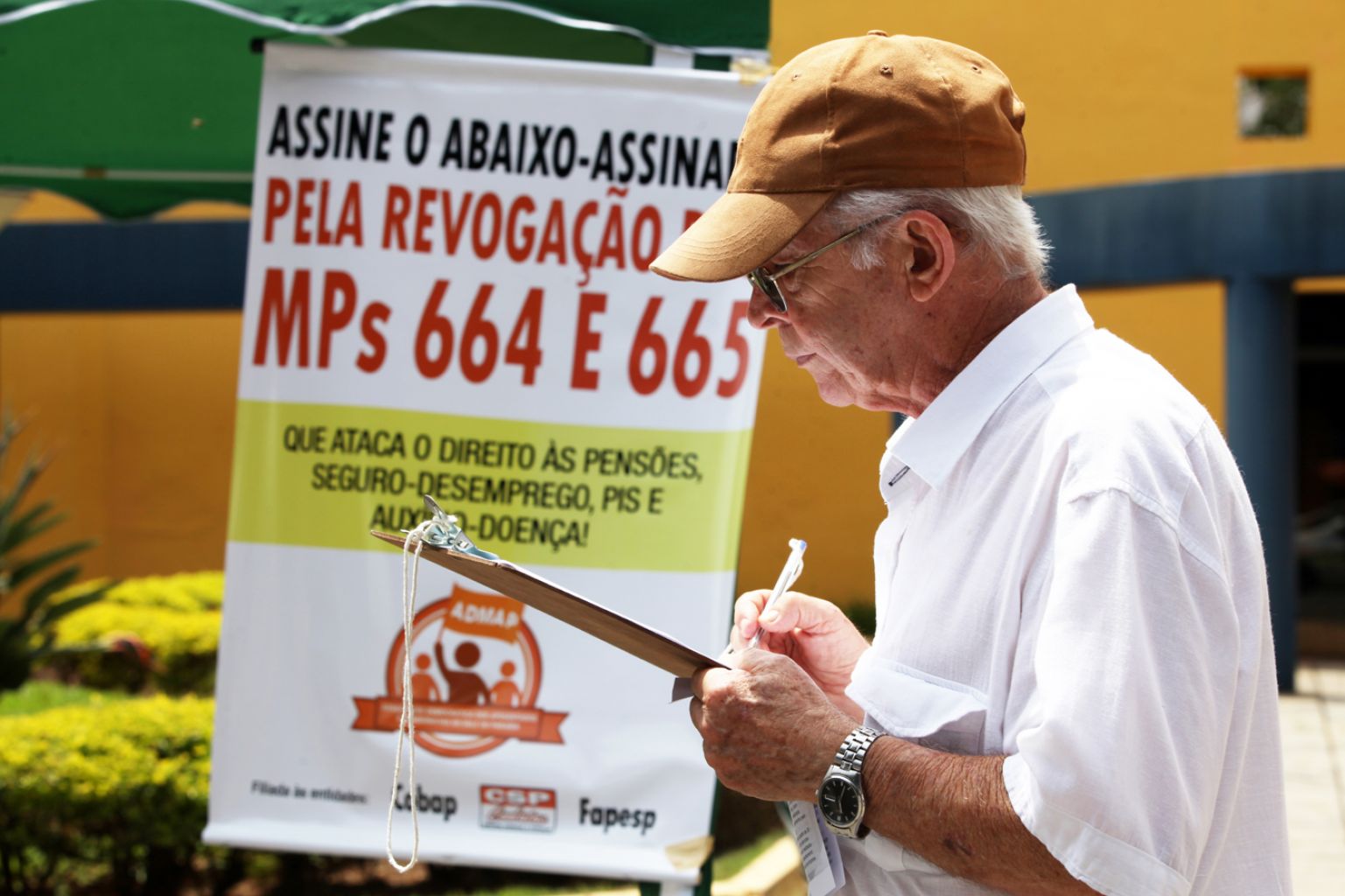 Abaixo-assinado contra ataques de Dilma tem forte adesão