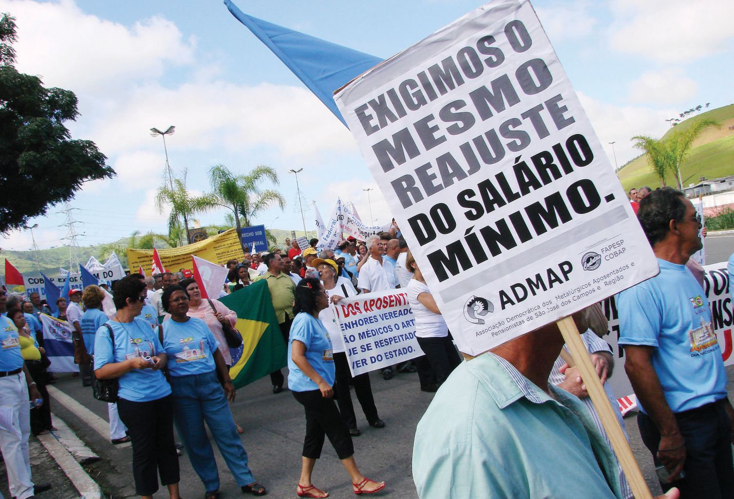Conclusão da votação de política de salário mínimo é transferida para terça