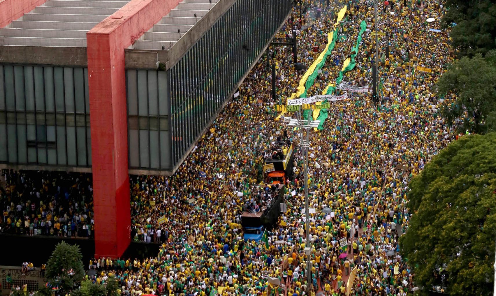 Manifestações do dia 15 questionam nas ruas governo Dilma