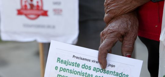 Governo manobra e retira da pauta projeto que estende reajustes de trabalhadores a aposentados