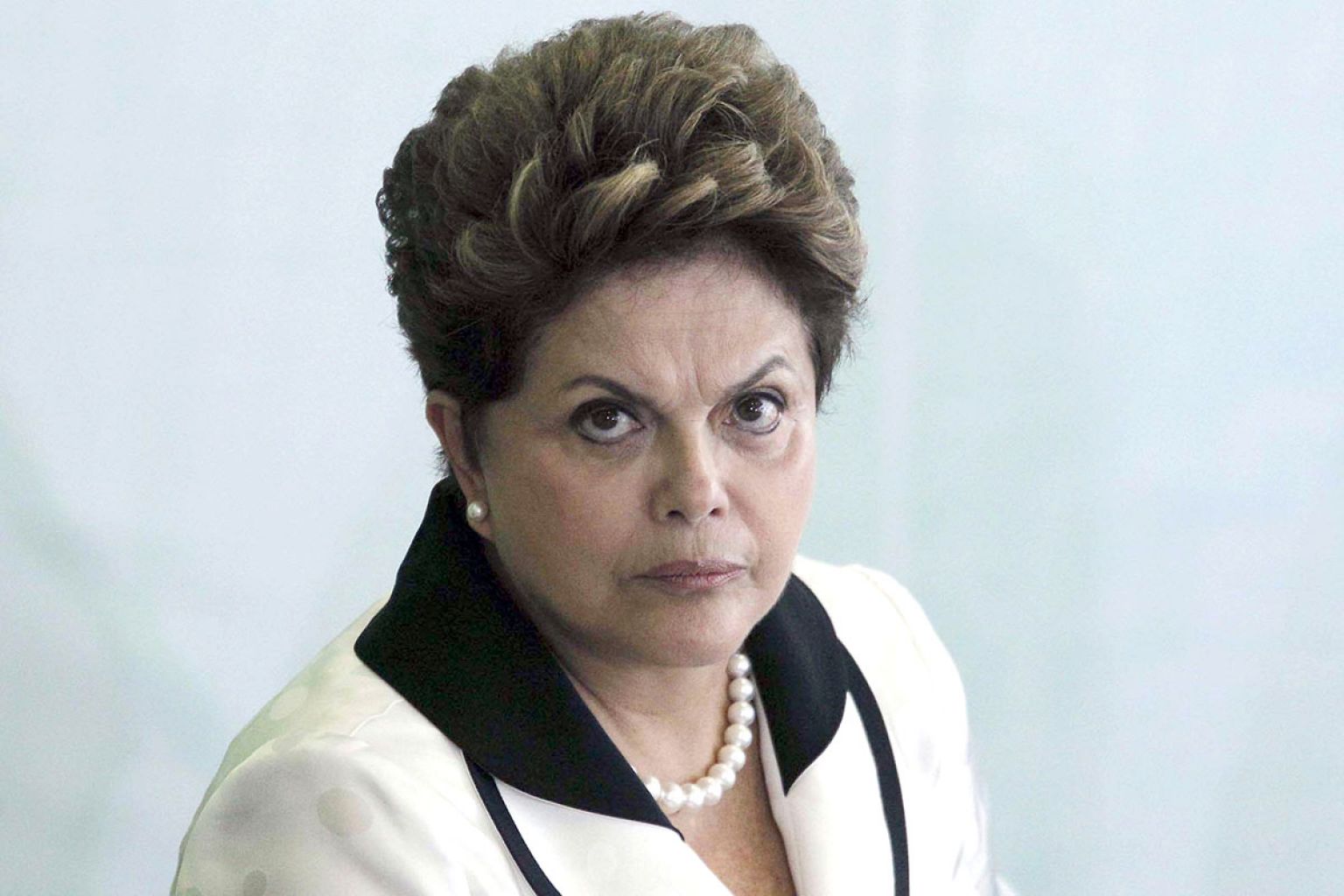 Dilma edita MP do salário mínimo sem previsão de ganho real a aposentados