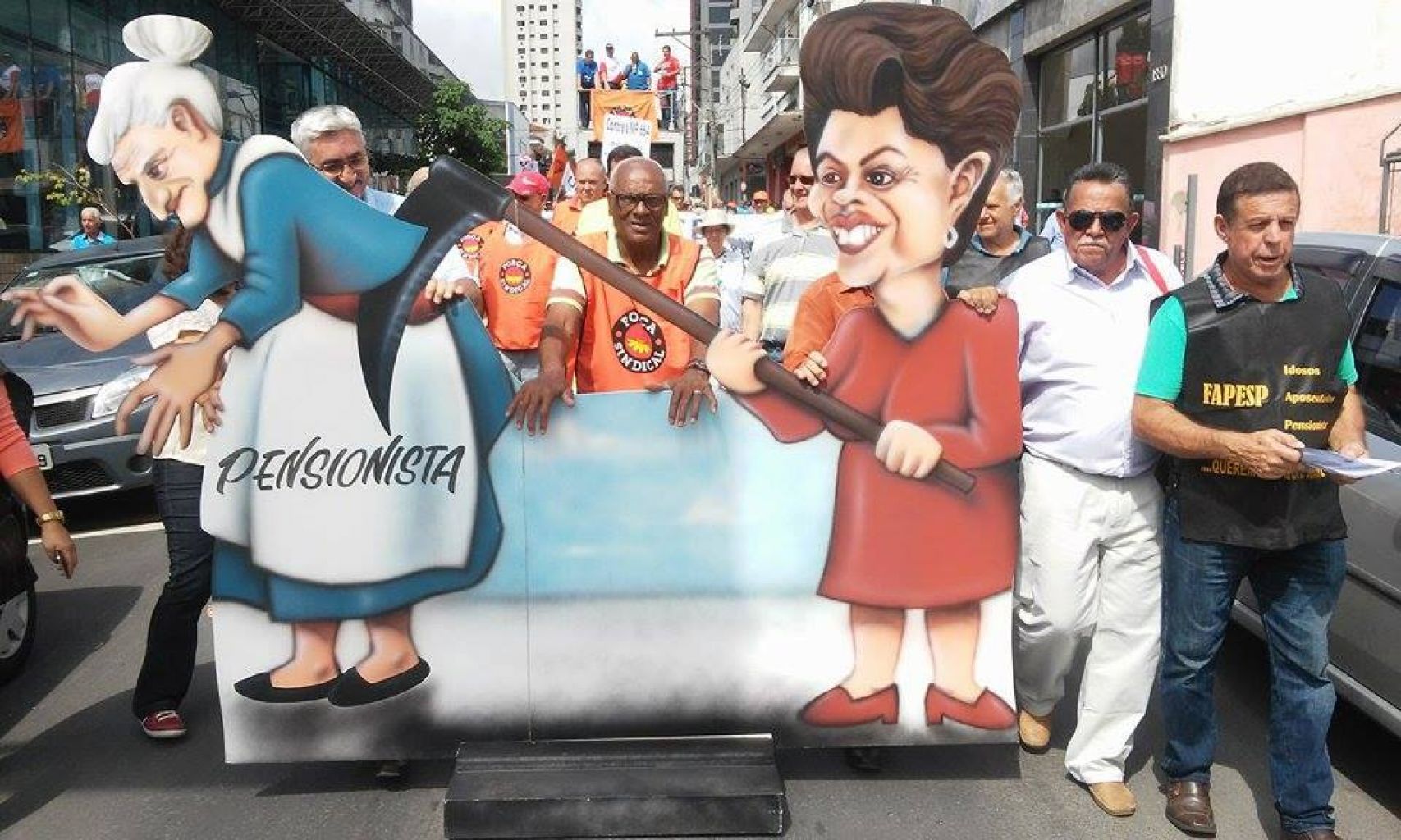 Protesto contra medidas do governo reúne 5 mil aposentados em Piracicaba
