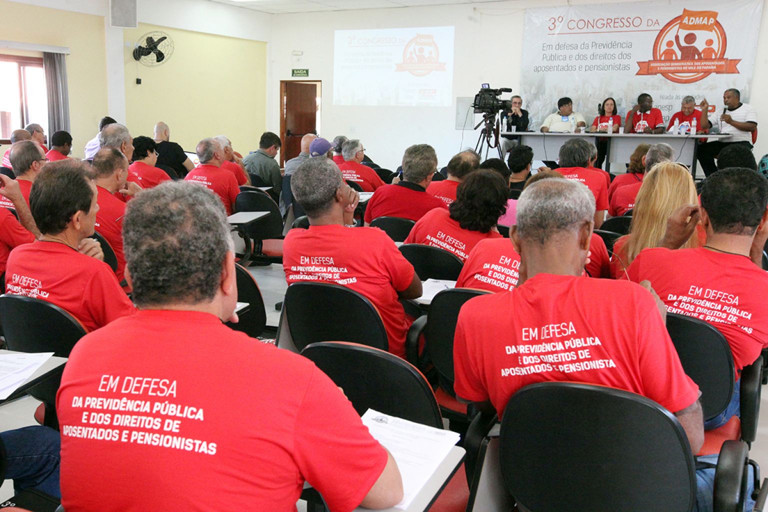 Na abertura do 3º Congresso, aposentados e pensionistas debatem ataques do governo