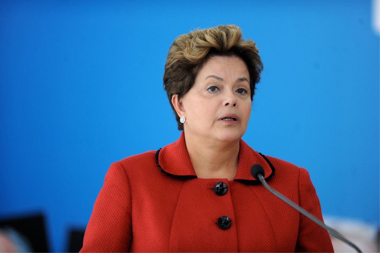Saiba como utilizar os meios eletrônicos para cobrar a presidente Dilma