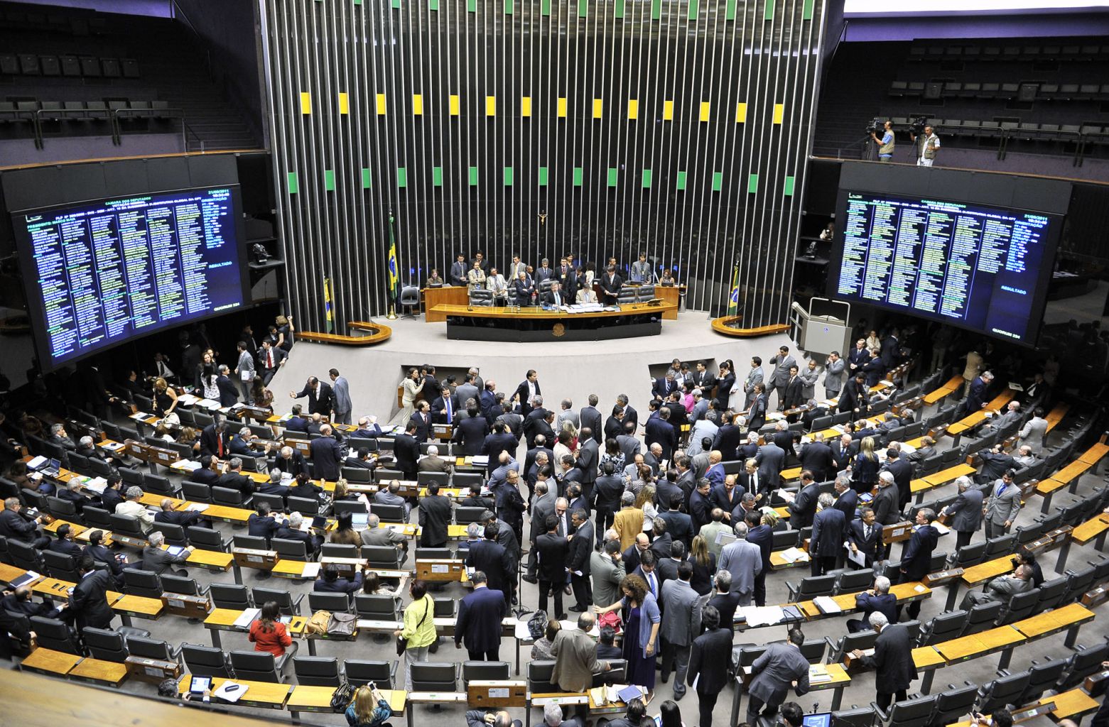 Entidades pressionam parlamentares pela derrubada do veto de Dilma