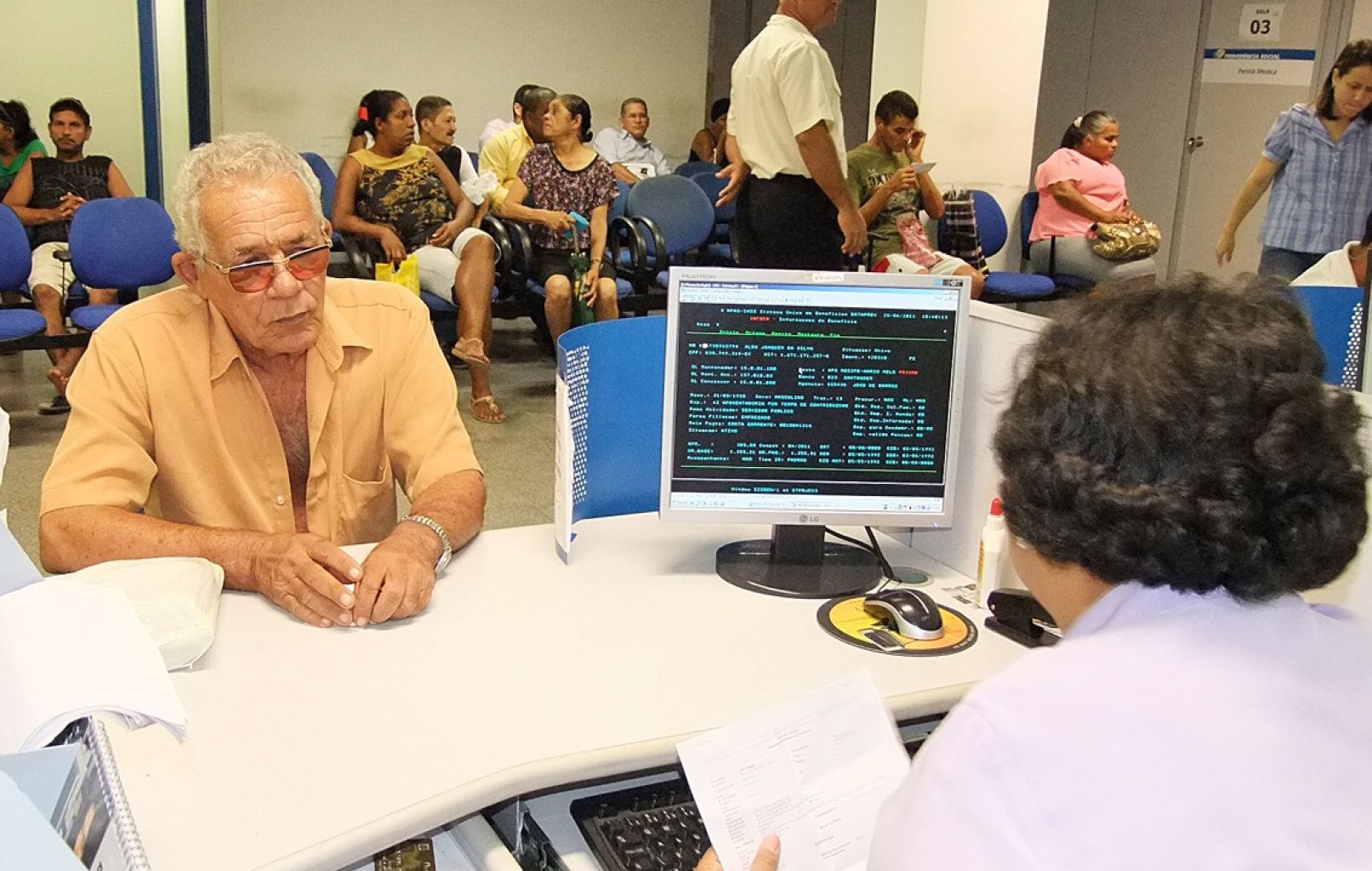 Governo volta atrás e pagará adiantamento do 13º em parcela única
