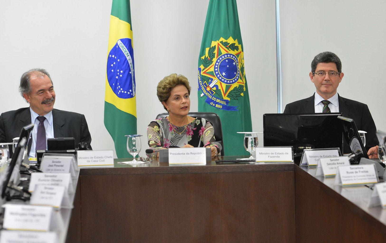 Dilma aprofunda cortes no Orçamento e volta a propor CPMF