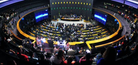 Congresso deve analisar veto de Dilma a reajuste maior às aposentadorias