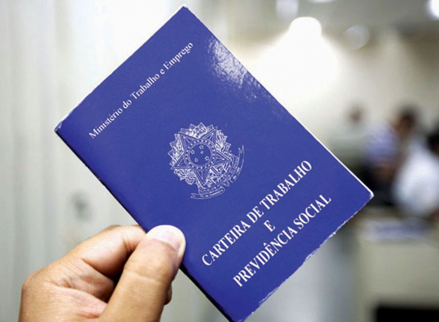 No embalo da redução salarial, patrões e deputados atacam direitos trabalhistas
