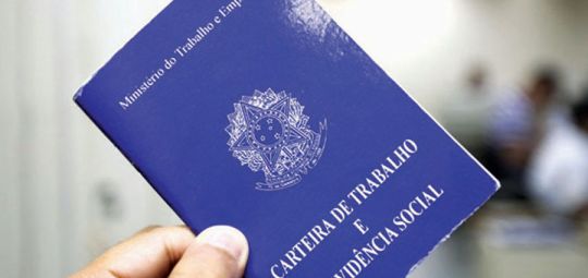 No embalo da redução salarial, patrões e deputados atacam direitos trabalhistas