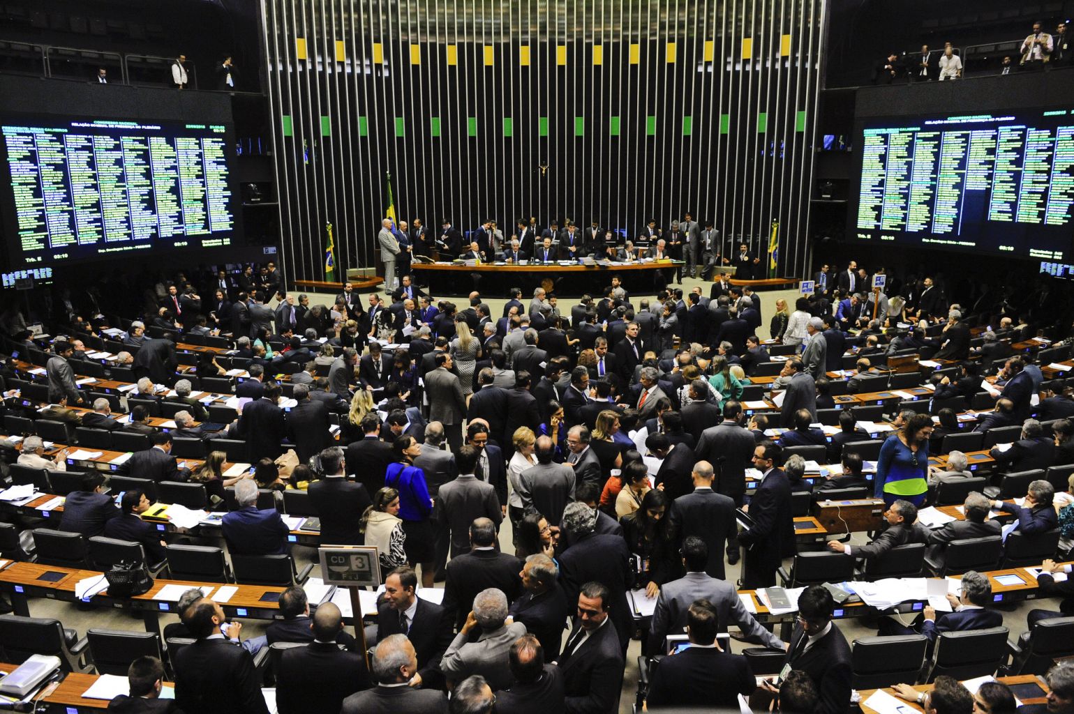 Veto a reajuste maior a aposentados deve ser analisado apenas em novembro