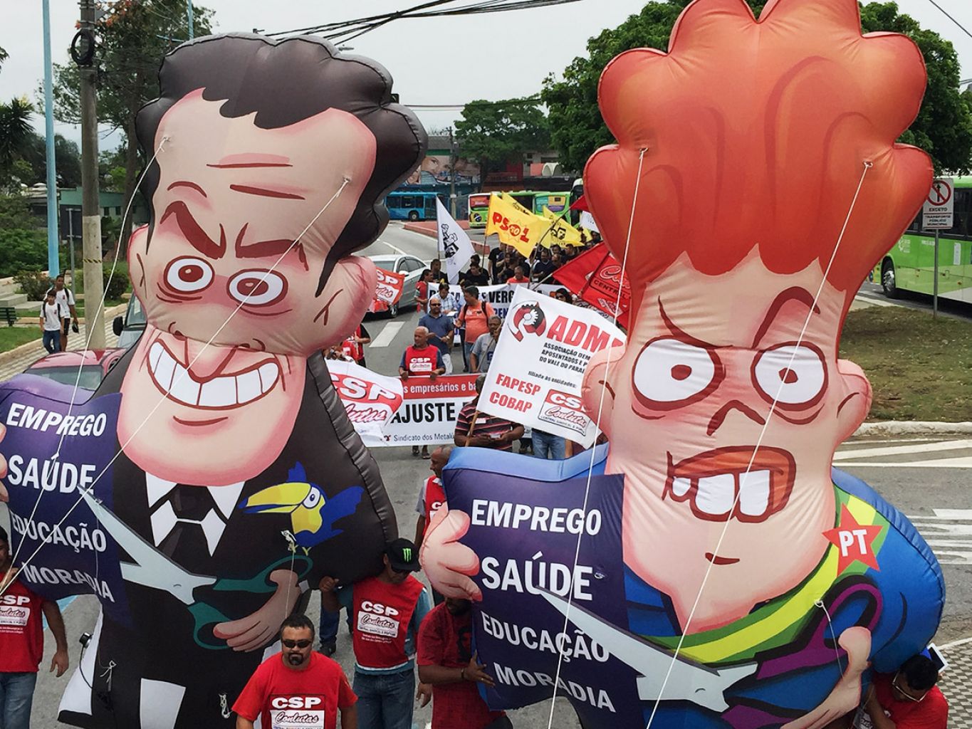 Trabalhadores protestam contra governo Dilma, PT, PMDB e PSDB