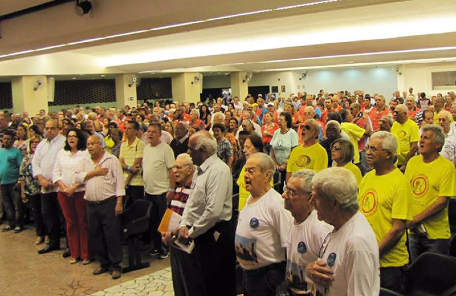 Aposentados criticam ataques do governo em ato de Aparecida