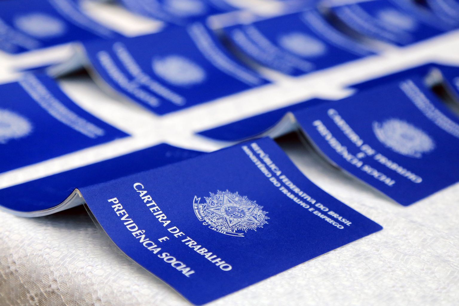 Para garantir lucro dos bancos, governo quer comprometer FGTS