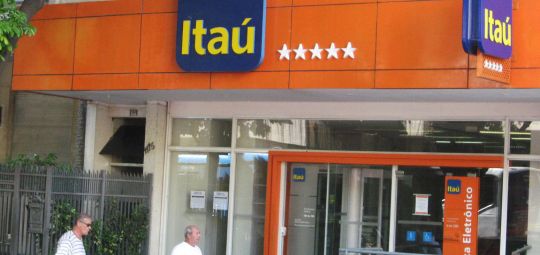 Em plena crise, bancos mantêm lucros recordes em 2015