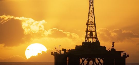 Dilma (PT) e PSDB juntos para entregar o pré-sal e privatizar a Petrobras