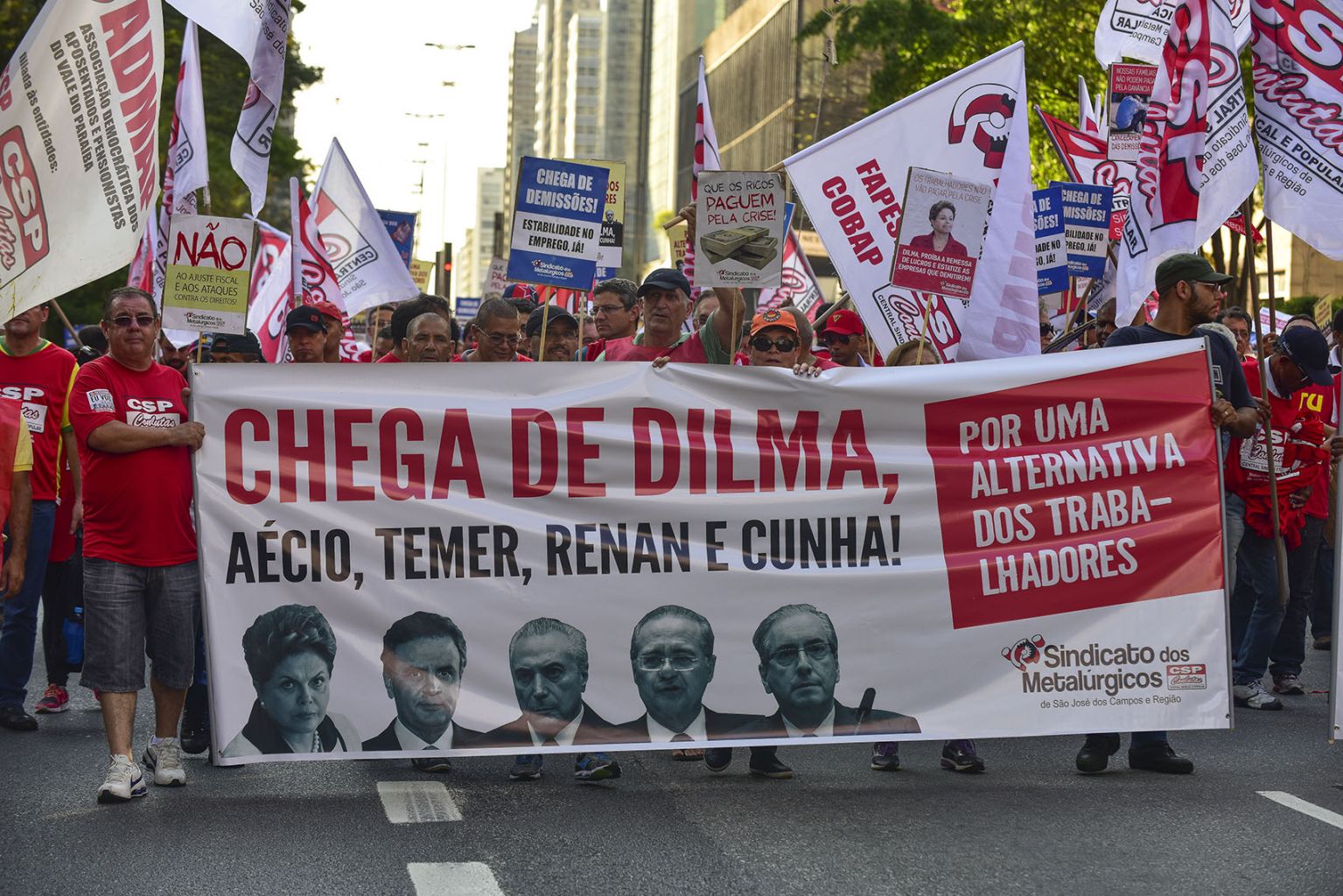 Vamos às ruas neste 1º de abril dizer "Fora todos"