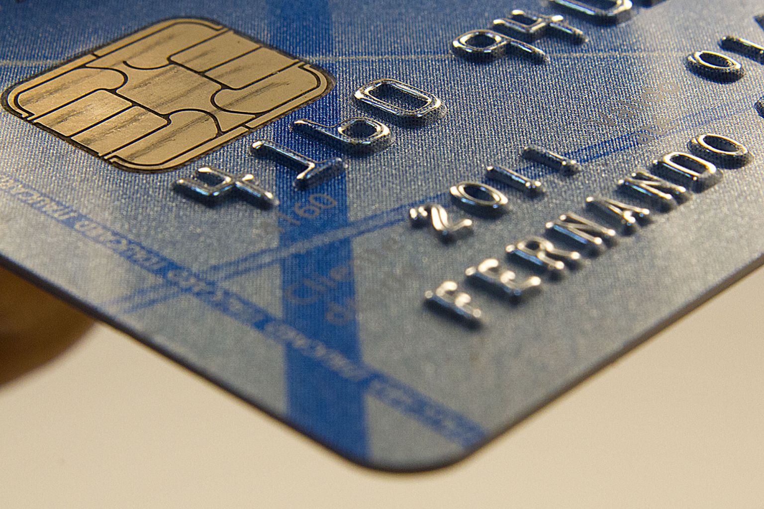 Juro do cheque especial chega a 300% ao ano e bate recorde do Plano Real
