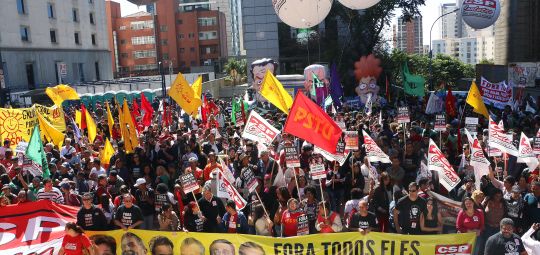 Manifestação do 1º de Maio na Avenida Paulista exige “Fora todos”