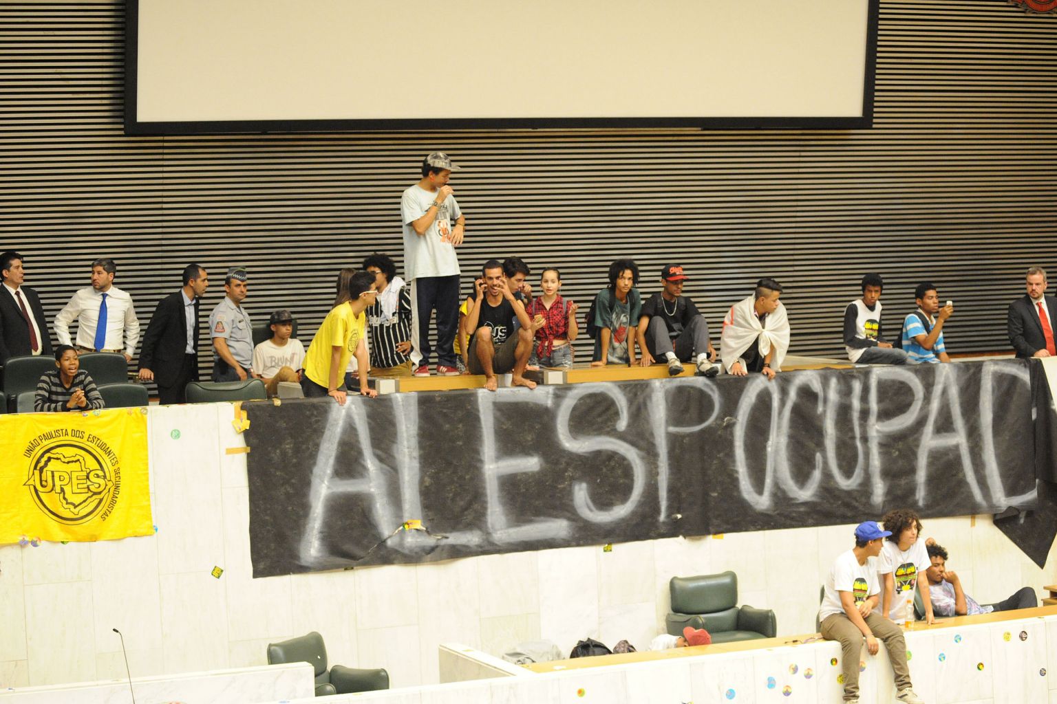 Estudantes ocupam Alesp para pedir investigação de fraude na merenda em SP