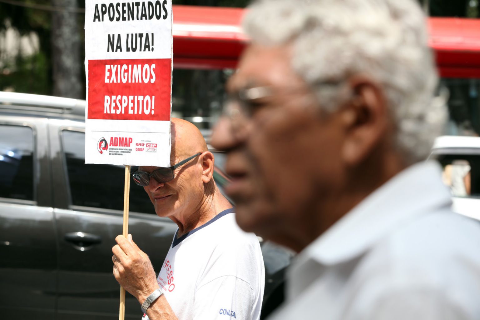 Sakamoto: Quem defende reforma da Previdência não carrega sacos de cimento nas costas