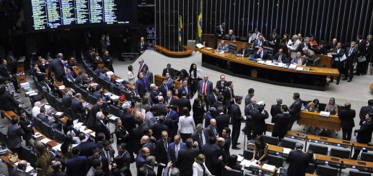 Câmara amplia desvinculação de receitas e a prorroga até 2023