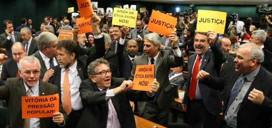 Conselho de Ética aprova parecer pela cassação de Eduardo Cunha