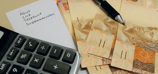 Com alta, taxa de juros do cartão de crédito chega a 471,3% ao ano
