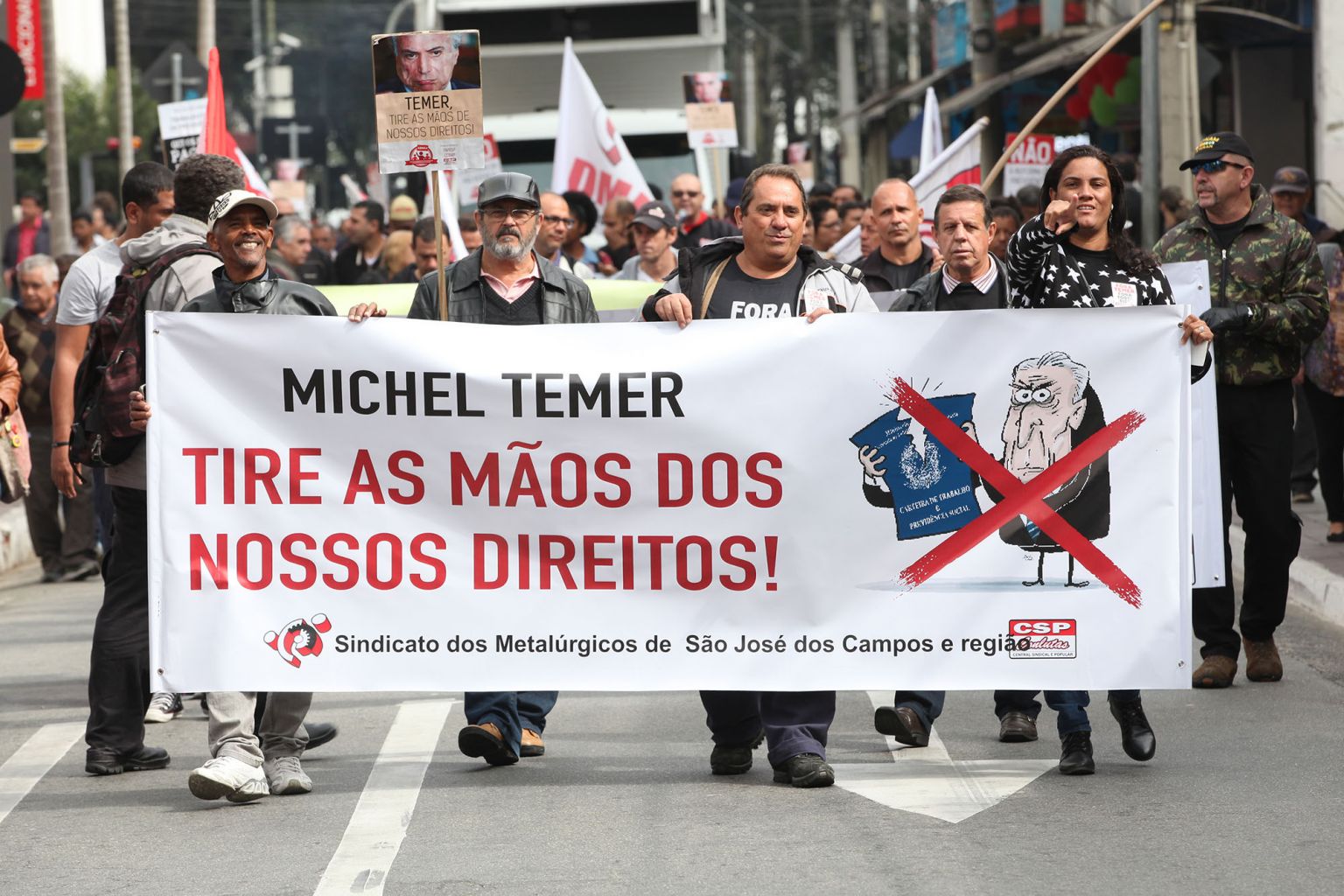 Aposentados participam de caravana para o Dia Nacional de Mobilização