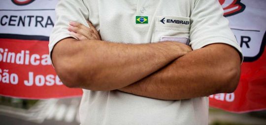Embraer quer layoff. Sindicato defende jornada menor e estabilidade