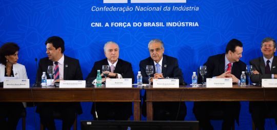 Enquanto propõe atacar aposentadorias, governo quer perdoar dívidas de empresas