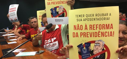Metalúrgicos e aposentados protestam na Câmara contra reforma da Previdência