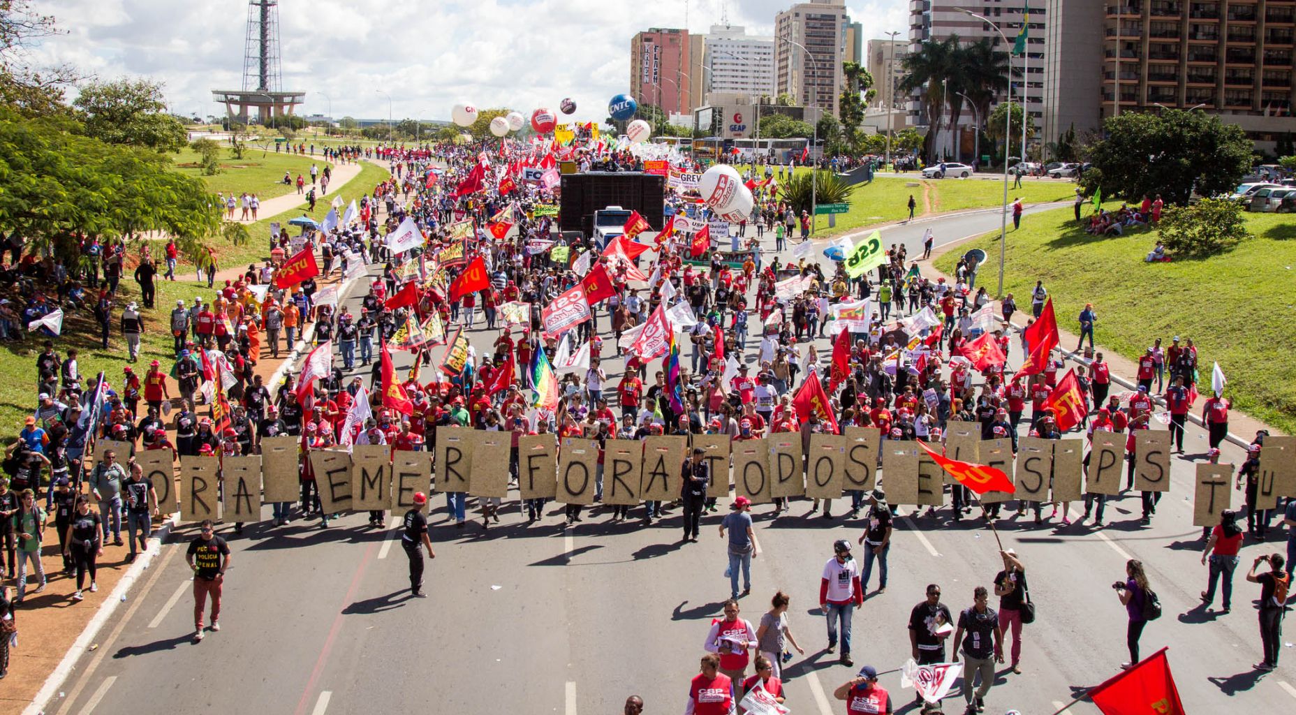 Manifestação contra Temer e reformas trabalhista e da Previdência leva 150 mil a Brasília