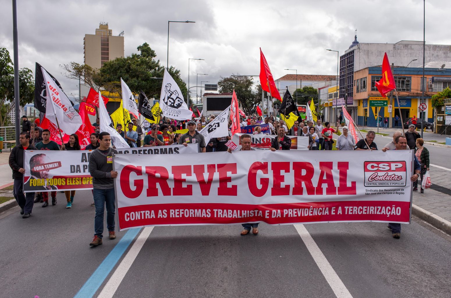 Assembleias e protestos esquentam clima para Greve Geral do dia 30