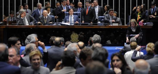 Senado corrupto aprova reforma trabalhista de Temer