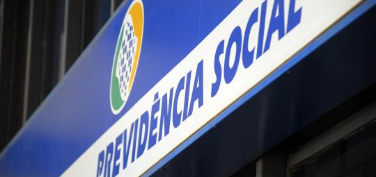 Sem ar-condicionado, agência do INSS reduz atendimento no Litoral Norte