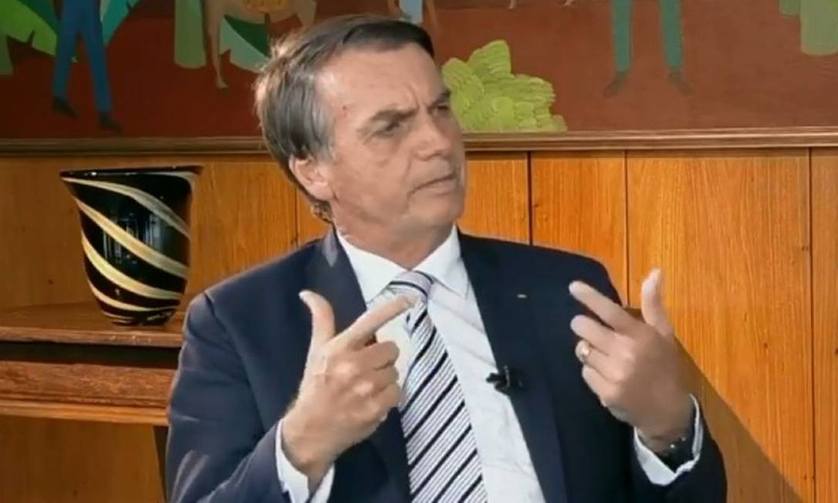 Presidente Bolsonaro quer debater fim da Justiça do Trabalho